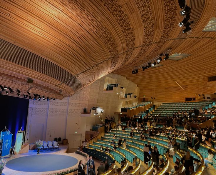 ♥︎ The Love Hypothesis| Chương 6: Ngồi lên đùi Adam trong giảng đường  